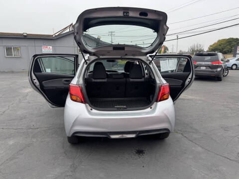 2016 Toyota Yaris 5-Door LE