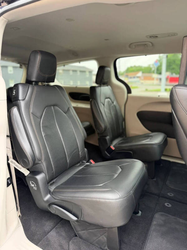 2017 Chrysler Pacifica Touring-L Plus
