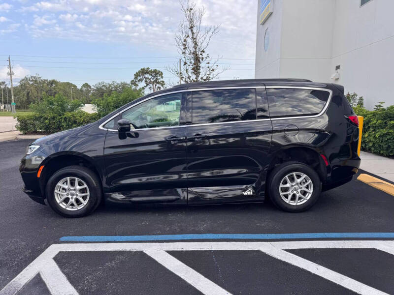 2022 Chrysler Pacifica Touring L