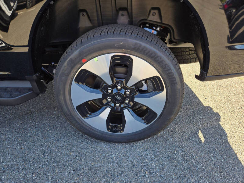 2025 Ford F-150 Lightning Platinum