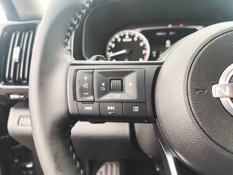 2025 Nissan Pathfinder SV