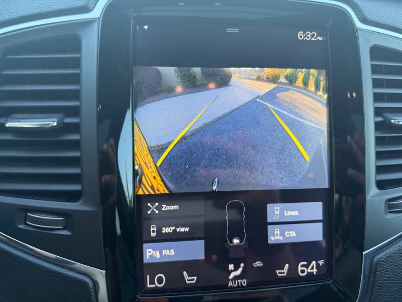 2016 Volvo XC90 T6 Momentum