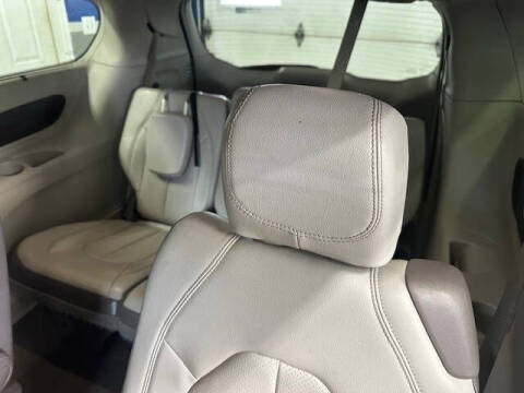 2017 Chrysler Pacifica Touring-L Plus