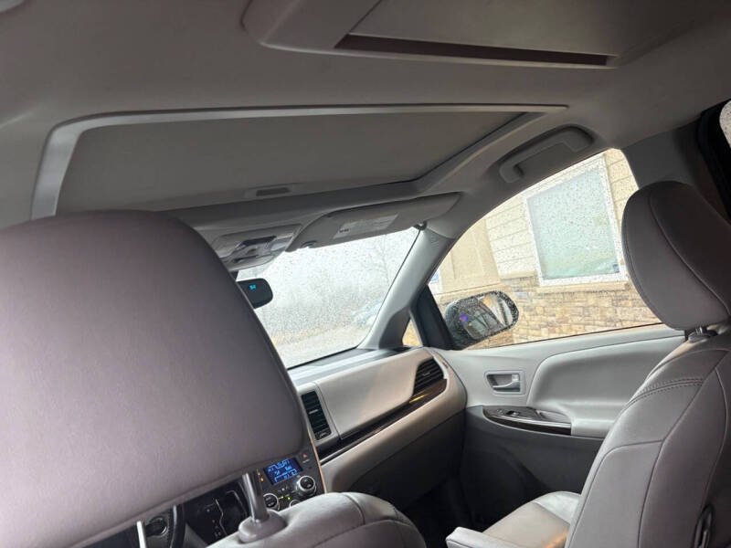 2018 Toyota Sienna XLE Premium 7-Passenger