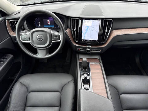 2022 Volvo XC60 B5 Momentum