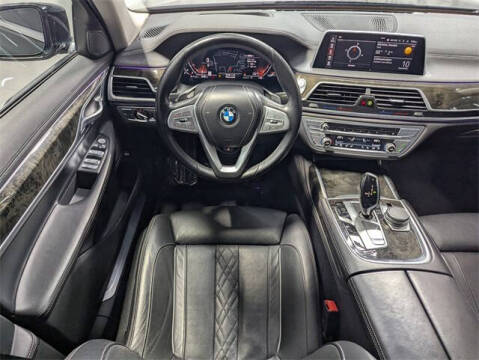 2022 BMW 7 Series 740i