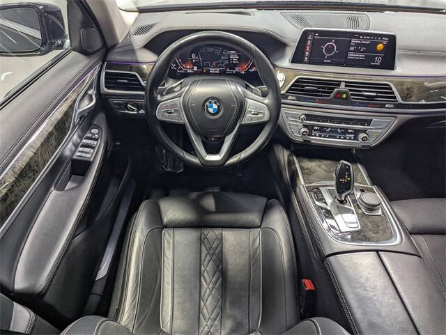 2022 BMW 7 Series 740i