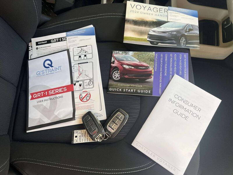 2024 Chrysler Voyager LX
