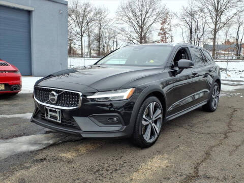 2025 Volvo V60 Cross Country B5 Plus