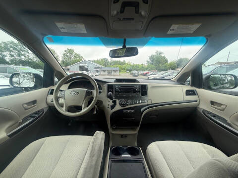 2014 Toyota Sienna LE 8-Passenger