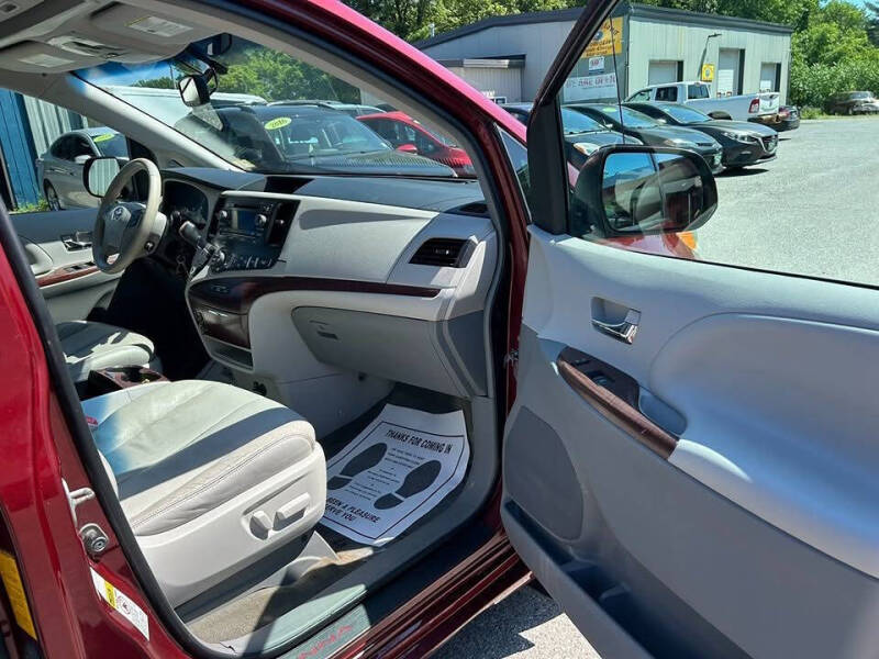 2014 Toyota Sienna XLE 7-Passenger