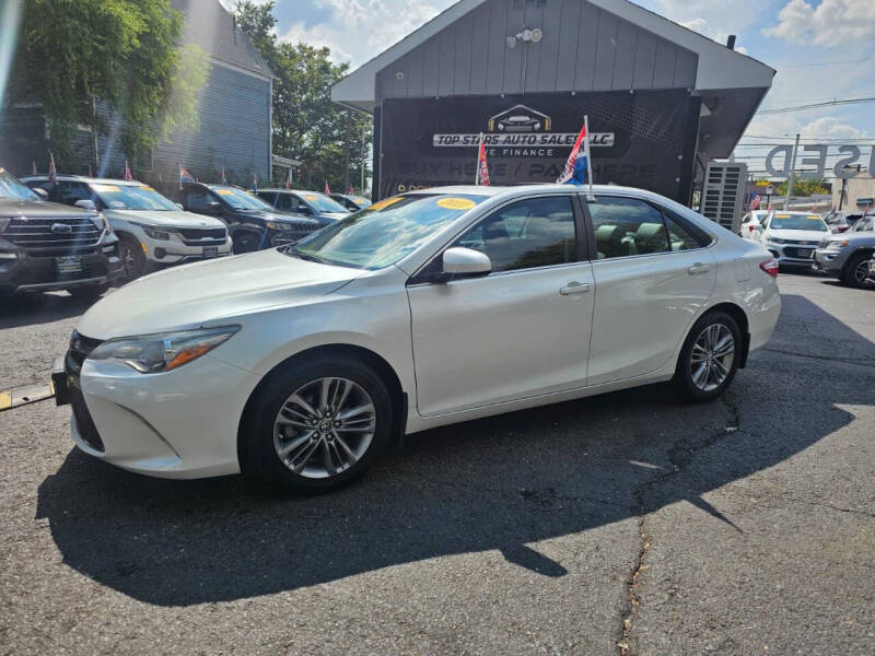 2017 Toyota Camry SE's photo