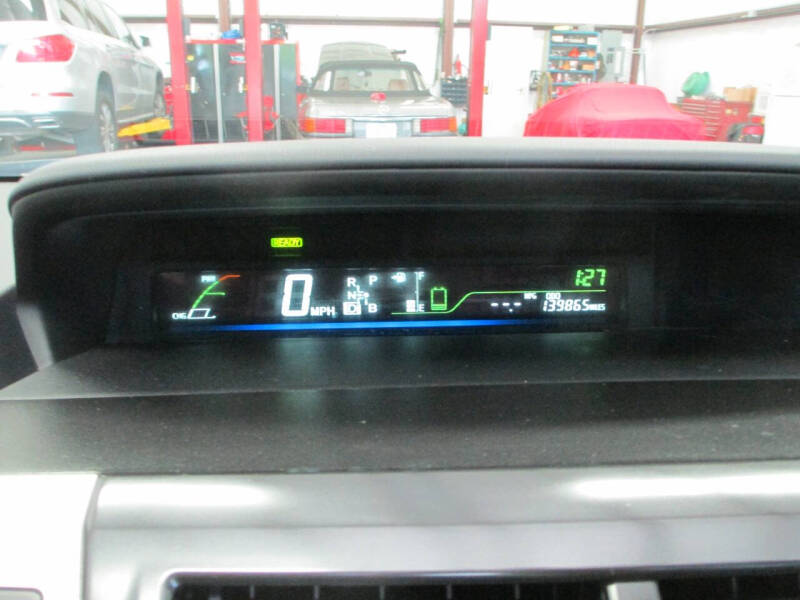 2014 Toyota Prius v Five