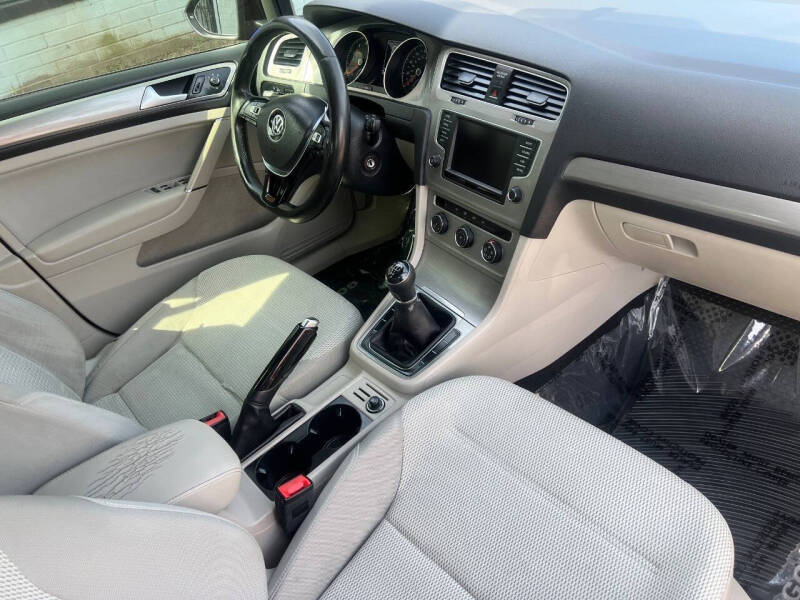2017 Volkswagen Golf TSI S
