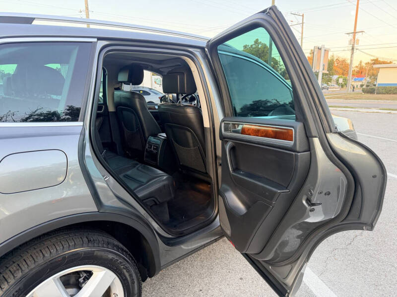 2014 Volkswagen Touareg V6 Sport