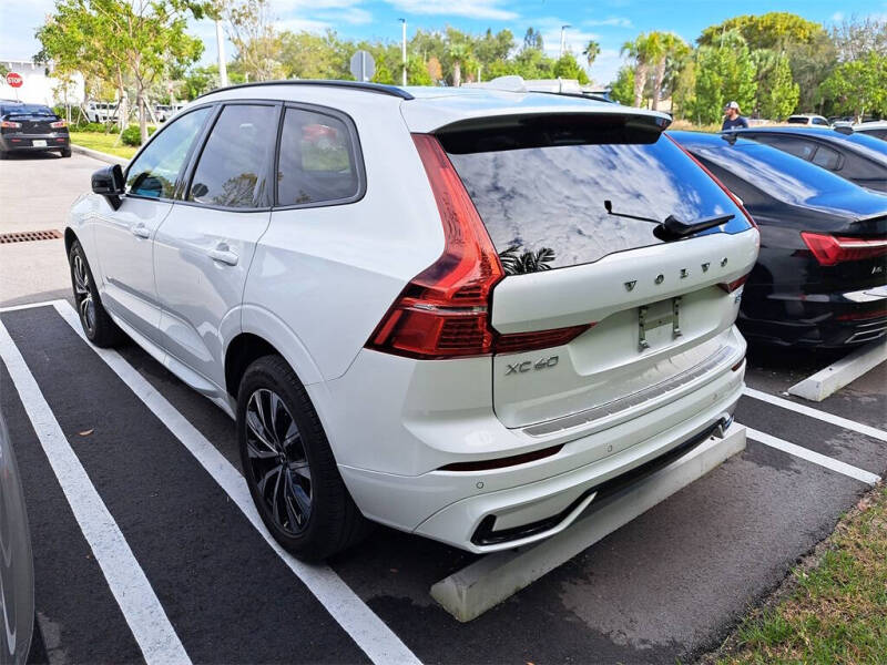 2024 Volvo XC60 B5 Core Dark Theme
