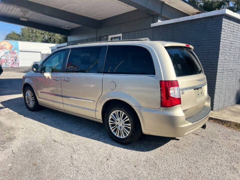 2015 Chrysler Town and Country Touring-L
