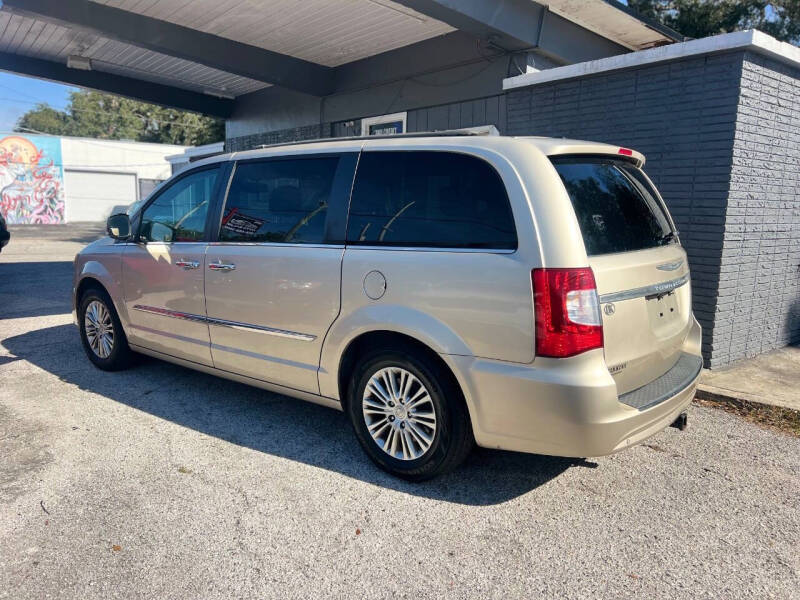2015 Chrysler Town and Country Touring-L