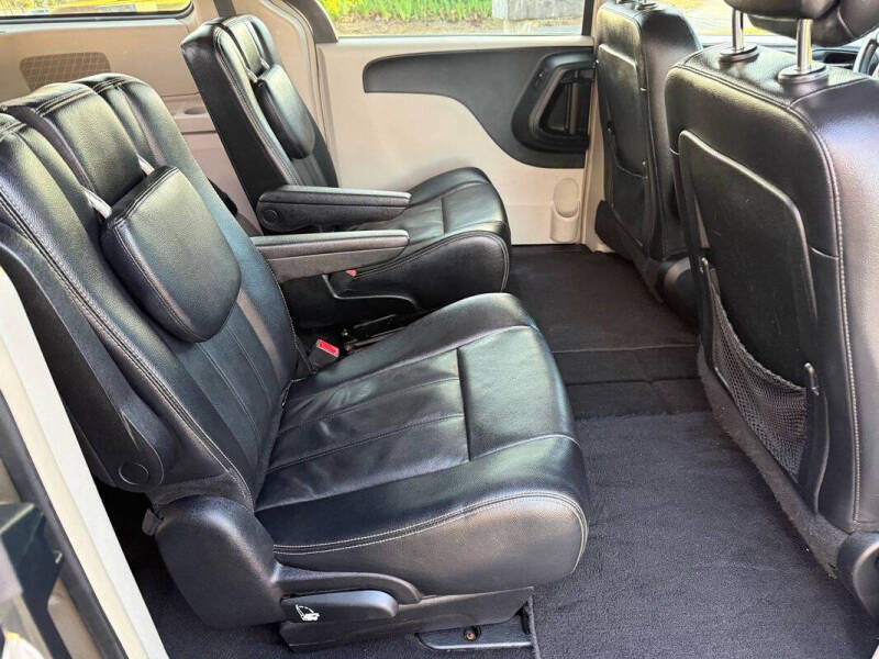 2014 Chrysler Town and Country Touring