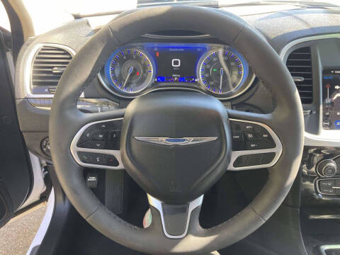 2023 Chrysler 300 Touring L