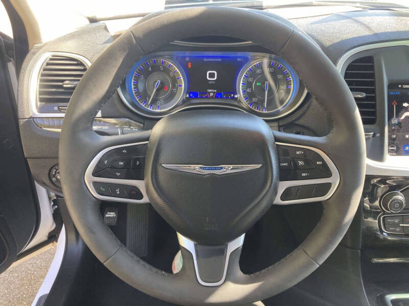 2023 Chrysler 300 Touring L