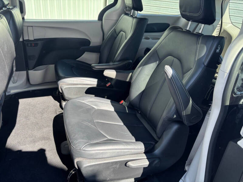 2024 Chrysler Pacifica Plug-In Hybrid Select