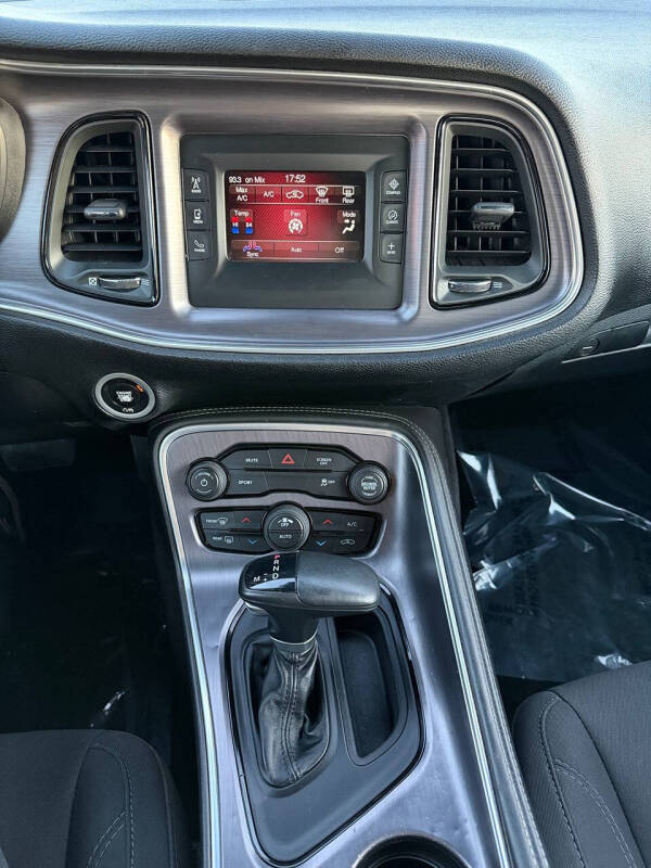 2017 Dodge Challenger SXT