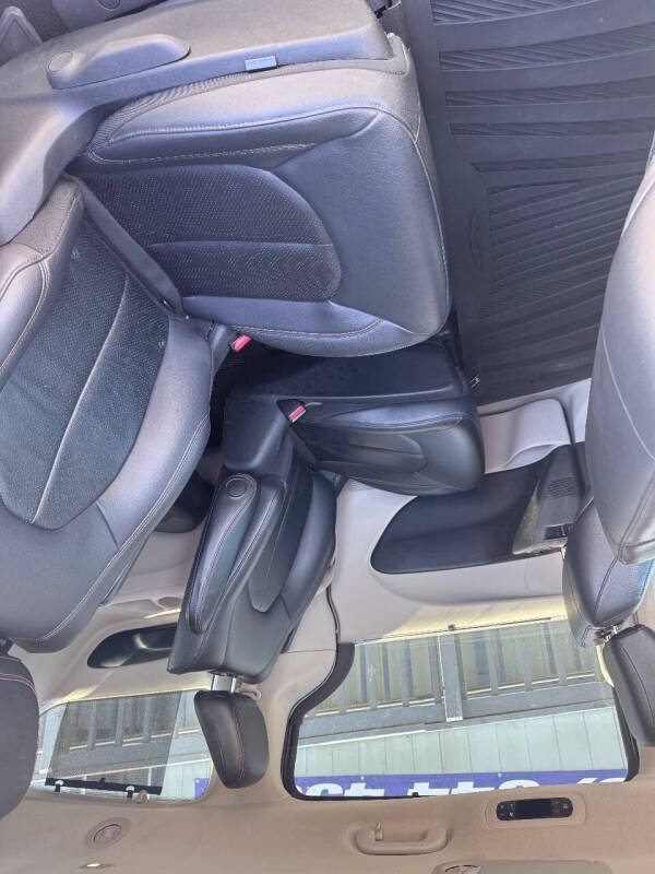 2017 Chrysler Pacifica Hybrid Premium