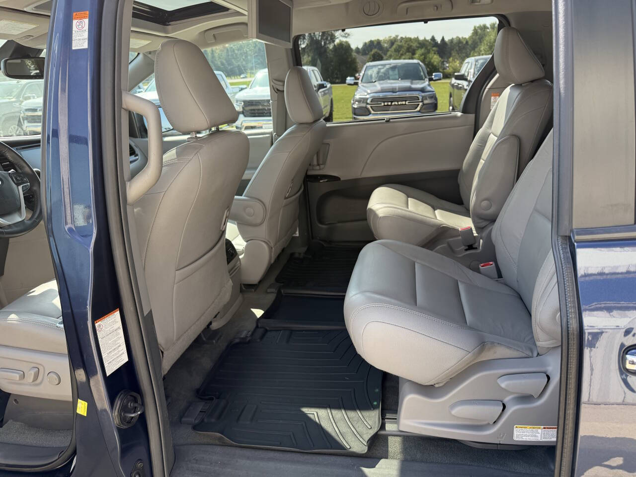 2018 Toyota Sienna XLE Premium photo 6
