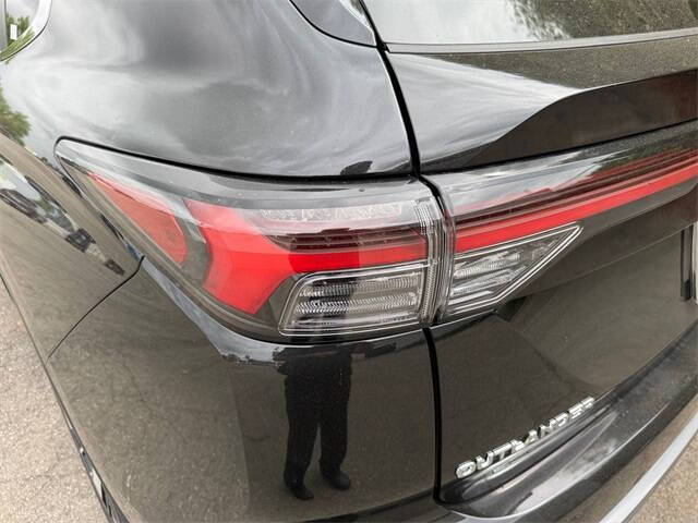 2025 Mitsubishi Outlander SE