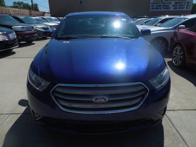 2015 Ford Taurus for sale at VIP Motor Sales in Hazel Park, MI