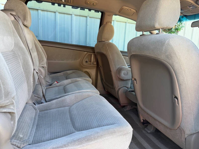 2006 Toyota Sienna CE 8 Passenger