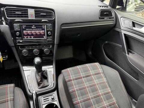 2018 Volkswagen Golf GTI SE