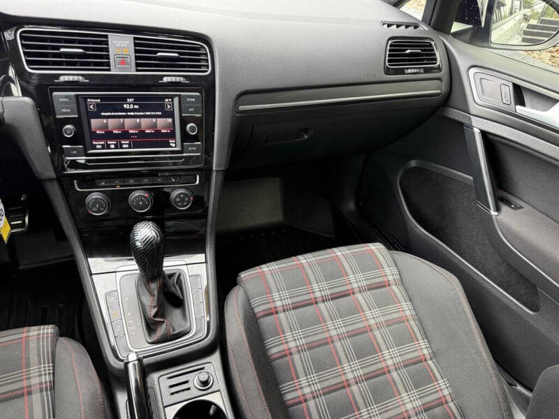 2018 Volkswagen Golf GTI SE