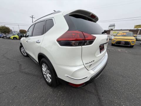 2018 Nissan Rogue SV