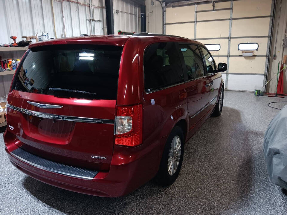 2015 Chrysler Town and Country for sale at Carlisle Motors LLC in Carlisle, IA