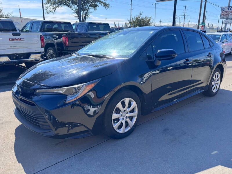 2024 Toyota Corolla LE's photo