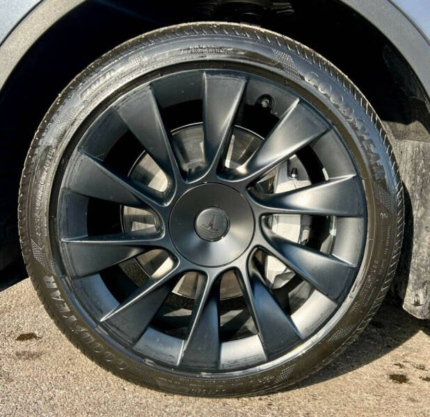 2024 Tesla Model Y Long Range