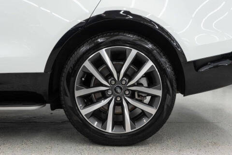 2024 Land Rover Discovery P300 Dynamic SE