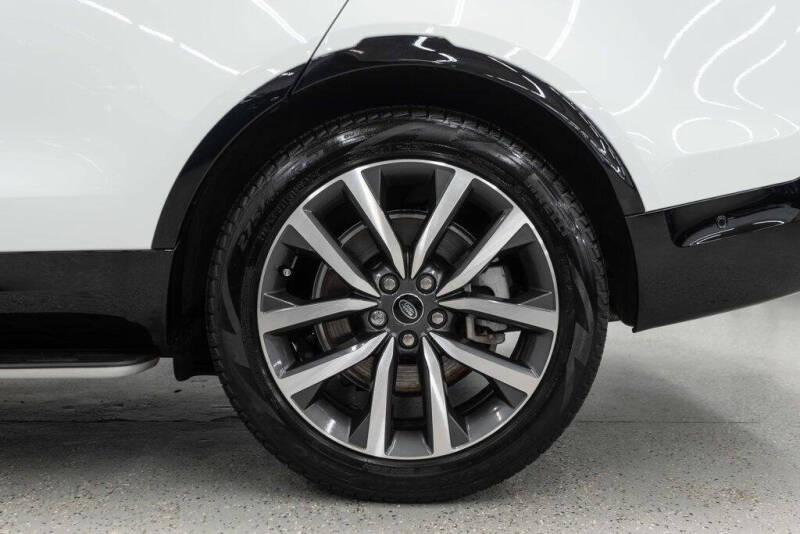 2024 Land Rover Discovery P300 Dynamic SE