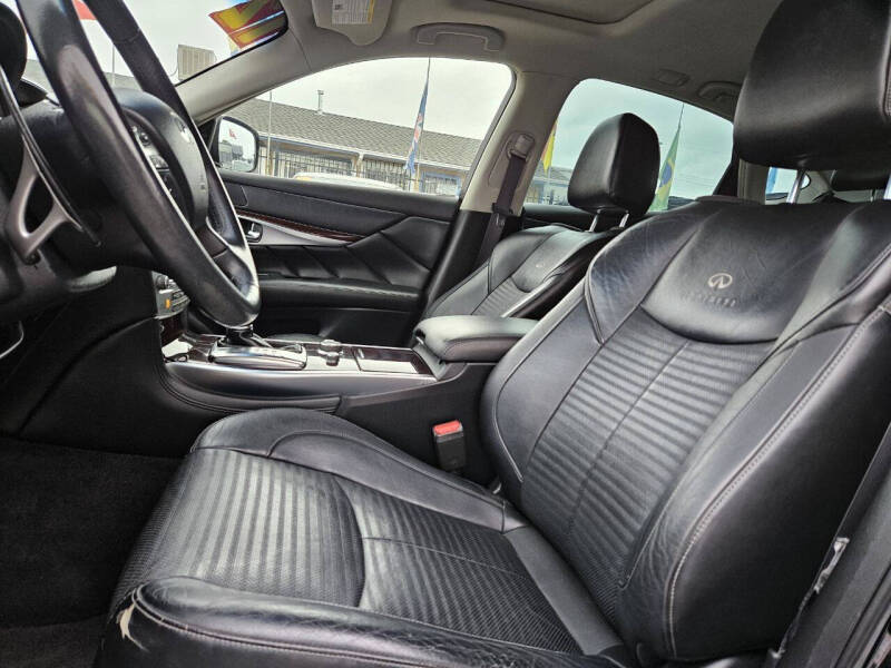 2012 Infiniti M37