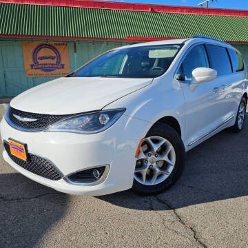 2017 Chrysler Pacifica Touring-L Plus