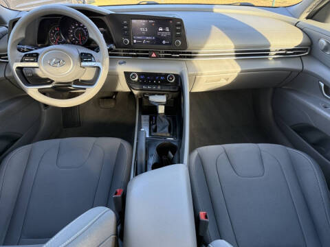 2022 Hyundai Elantra SEL