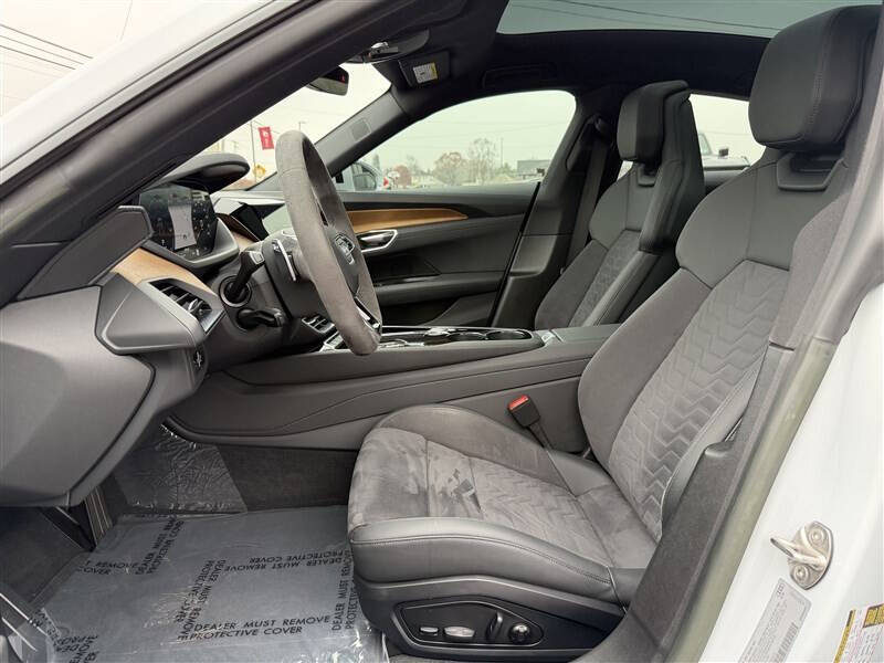 2023 Audi e-tron GT quattro Premium Plus