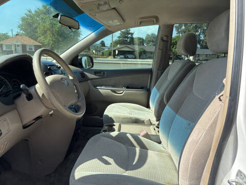 2006 Toyota Sienna CE 8 Passenger
