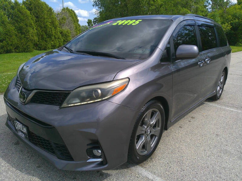 2018 Toyota Sienna SE's photo