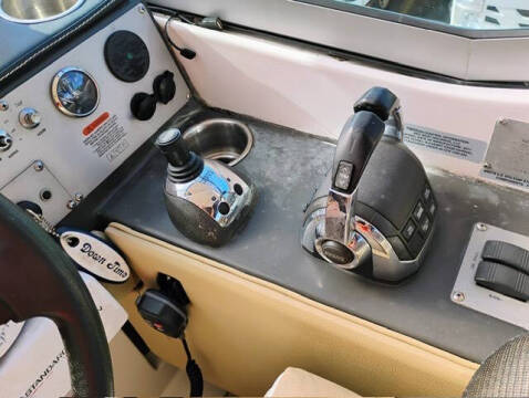 2012 Four Winns V305