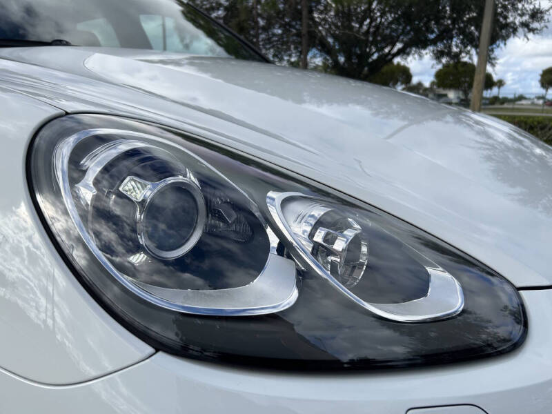 2017 Porsche Cayenne Platinum Edition