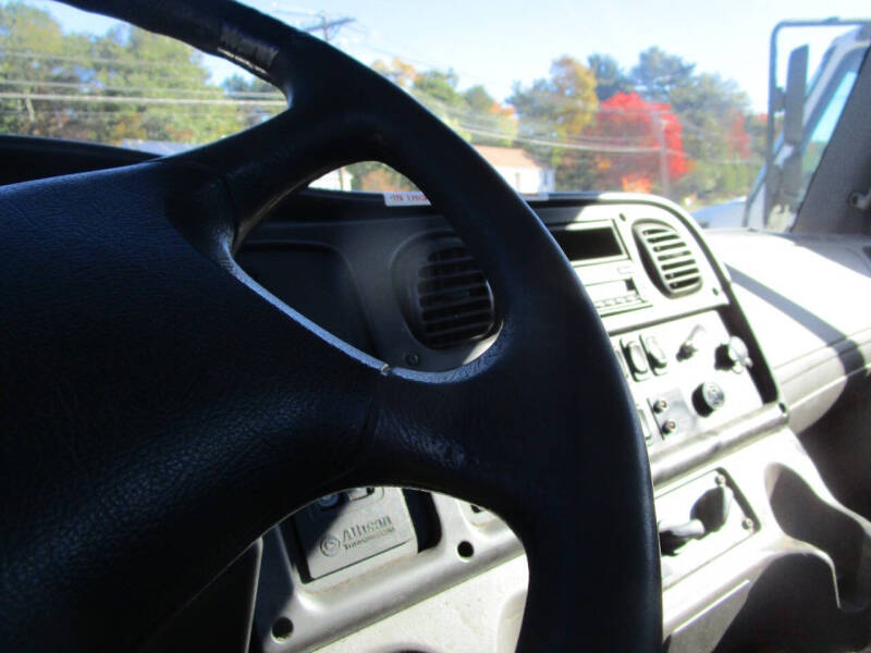 2016 Freightliner M-2 106 CUMMINS 6.7L 250 HP