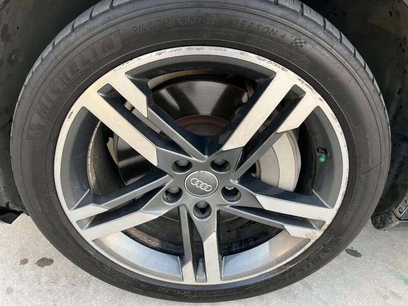 2017 Audi A4 2.0T quattro Prestige